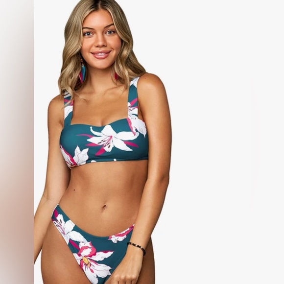 •CUPSHE•NWT DEEP BLUE, RED & WHITE  FLORAL BIKINI BOTTOMS SIZE MEDIUM - Picture 1 of 8